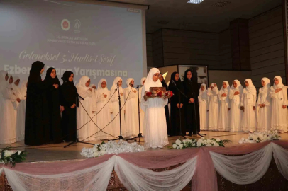 Kız Kur’an kursu öğrencileri hadis-i şerif bilgisinde yarıştı
