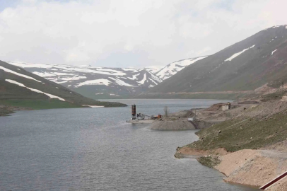 Su tutmaya başlayan Ünlendi Barajı çevresindeki köyler için 134 kilometrelik yeni yol yapılacak
