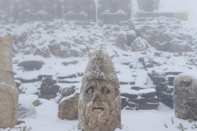 Nemrut Dağı’nda mayısta kar sürprizi
