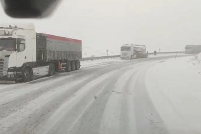 Kop Geçidi’nde kar ve tipi ulaşımı zorlaştırdı
