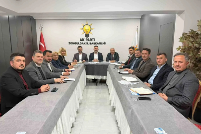 AK Parti İl Başkanlığı’nda değerlendirme toplantısı gerçekleştirildi

