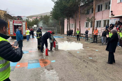 İtfaiyeden öğrencilere yangın eğitimi
