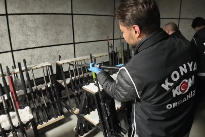 Konya’da çok sayıda yerli üretim makineli tüfek ve tabanca ele geçirildi, 11 kişi gözaltına alındı
