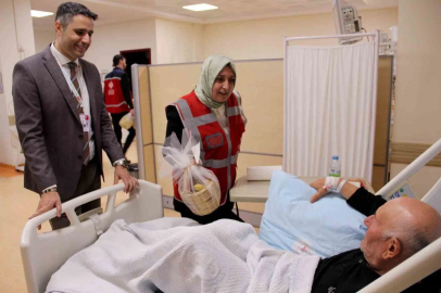 Devlet Hastanesi’nde hastaların yüzünü güldüren ziyaret

