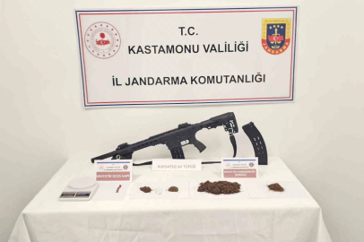 Araçta binlerce sentetik ecza hapla yakalanan sanıklardan biri tahliye edildi
