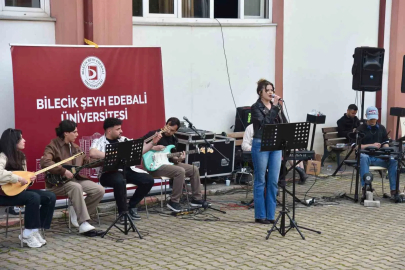 Bilecik’te öğrenciler kampüs konseriyle unutulmaz anlar yaşadı
