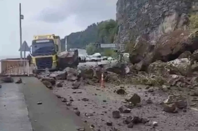 Artvin’de Sarp Sınır Kapısı yolunda heyelan
