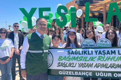 İzmir’de bağımlılığa karşı çocuklar ve velilerden ‘Sağlıklı Yaşam’ yürüyüşü
