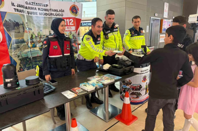 Jandarmadan vatandaşlara trafik kuralları hakkında bilgilendirme faaliyeti
