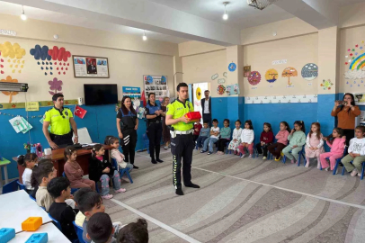 Cizre’de geleceğin sürücüleri kuralları polis amcalarından öğrendi
