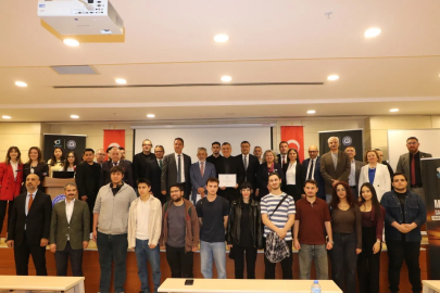 İzmir’de 15 Temmuz manşetleri bir kez daha atıldı
