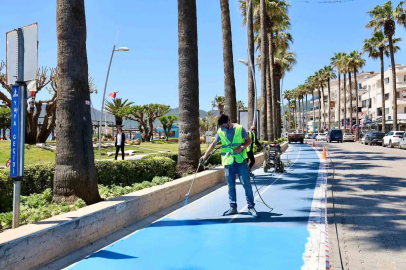Marmaris’te bisiklet yolları bakımdan geçiyor

