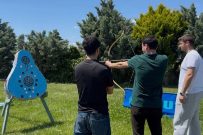 Burhaniye’de üniversiteliler Bahar Şenliğinde coşku yaşadı
