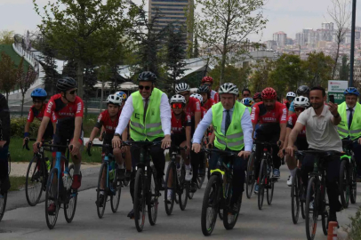 Bakan Bak ve Bakan Memişoğlu Ankara Rize Günleri açılış programında
