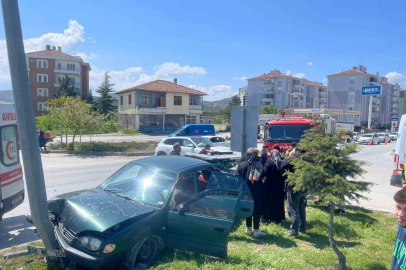 Çorum’da otomobil ile cip çarpıştı: 2 yaralı
