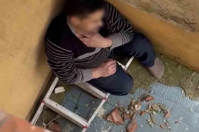 Çatıya saklanan firari, polisi izlerken yakalandı
