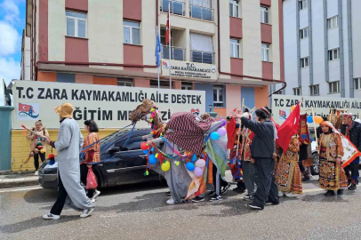 Sivas’ta geleneksel ’saya gezmesi’ renkli görüntülere sahne oldu
