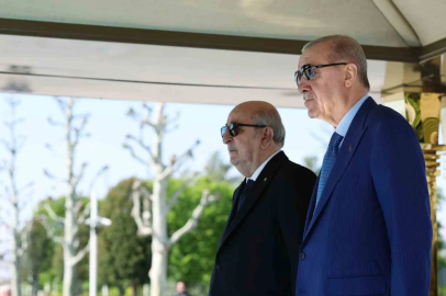 Cumhurbaşkanı Erdoğan: "Türkiye ve Cezayir olarak bölgemizin barış ve güvenliğini çok ciddi şekilde tehdit eden şiddet sarmalının sona erdirilmesinde ortak tutuma sahibiz"
