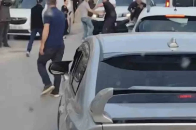 Trafikte döner bıçaklı kavga kamerada
