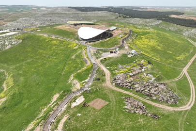 Yeşile bürünen Göbeklitepe havadan görüntülendi

