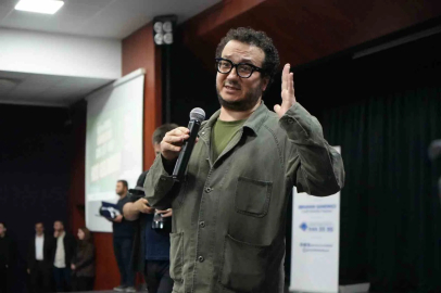 Prof. Dr. Oytun Erbaş: "Sosyal medya modern bir eroindir"
