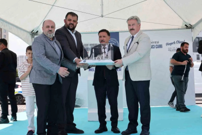 Melikgazi’de Osman-Fatma Fırıncı Cami ibadete açıldı
