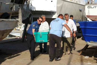 Mersin’de balıkçı barınağında erkek cesedi bulundu
