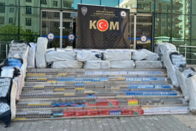 Şanlıurfa’da saman balyaları arasında 40 bin paket kaçak sigara ele geçirildi
