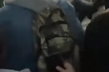 Alkollü yolcu ortalığı birbirine kattı, otobüsün içi savaş alanına döndü
