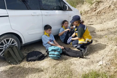 Antalya’da okul servisi şarampole devrildi: 6 öğrenci yaralı

