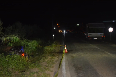 Kamyonete çarpan motosiklet sürücüsü hayatını kaybetti

