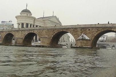 Esenler Belediyesi Üsküp’teki Taş Köprü’yü aydınlatacak
