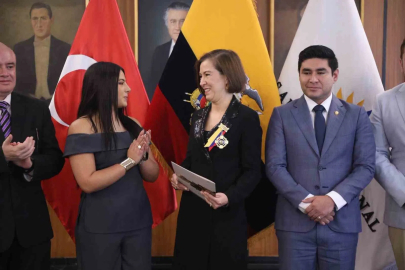Türkiye’nin Ekvador Büyükelçisi Yalçın’a onur nişanı
