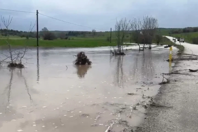 Eskipazar’da dolu ve sağanak etkili oldu, dere taştı
