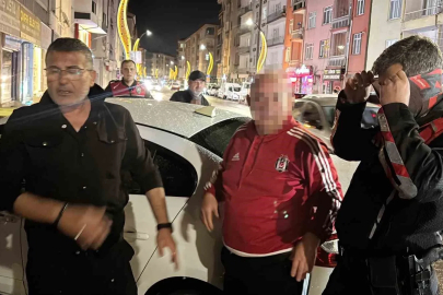 Polisin yağmur altında alkollü sürücü ve arkadaşı ile imtihanı kamerada
