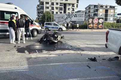 Kamyonetle çarpışan motosikletli ağır yaralandı
