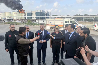Mersin Valisi Toros: "Önceliğimiz yangının diğer tanklara sıçramasını önlemek"
