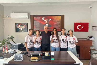 Salihli’nin yıldız güreşçileri Bolu’dan madalyalarla döndü
