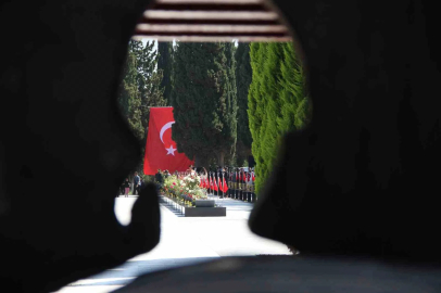 Soma maden şehitleri mezarları başında anıldı
