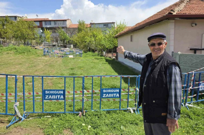 Evlerin arasında oluşan obruk mahalleyi tedirgin etti
