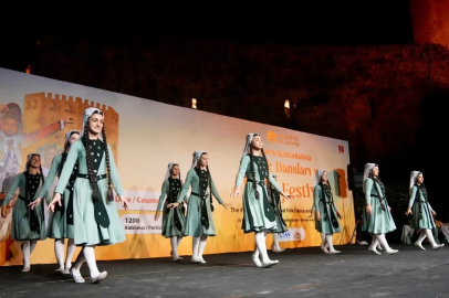 Alanya’da kültürleri buluşturan dans ve müzik şöleni başladı
