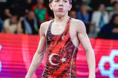 U17 Avrupa Güreş Şampiyonası’nda Ömer Arslan’dan bronz madalya
