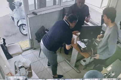 İnternetten öğrendiği Heimlich manevrasıyla arkadaşını hayata tutundurdu
