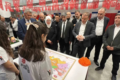 Geleceğin bilim insanları projelerini sergiledi
