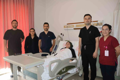 5 saat süren mikro operasyon başarıyla tamamlandı: Kendi dokusuyla hayata tutundu
