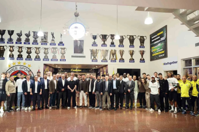 Başkan Saran ve yöneticilerden futbolculara veda yemeği
