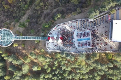 Isparta’da yükseklik korkusunu unutturan cam teras 1 milyon ziyaretçiyi aştı
