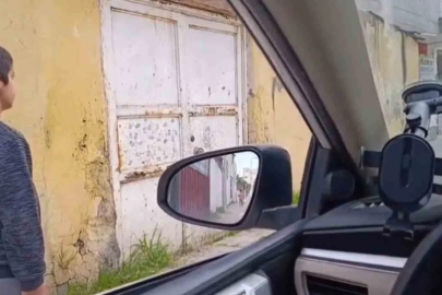 Minik Emre’nin İstiklal Marşı okunurken hazır ol duruşuna geçtiği anlar kameraya yansıdı
