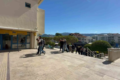 Marmaris’te gözlükçü kurşunlamasının şüphelileri adliyeye sevk edildi
