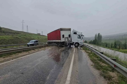 Ankara’da tır ile minibüs çarpıştı: 11 yaralı
